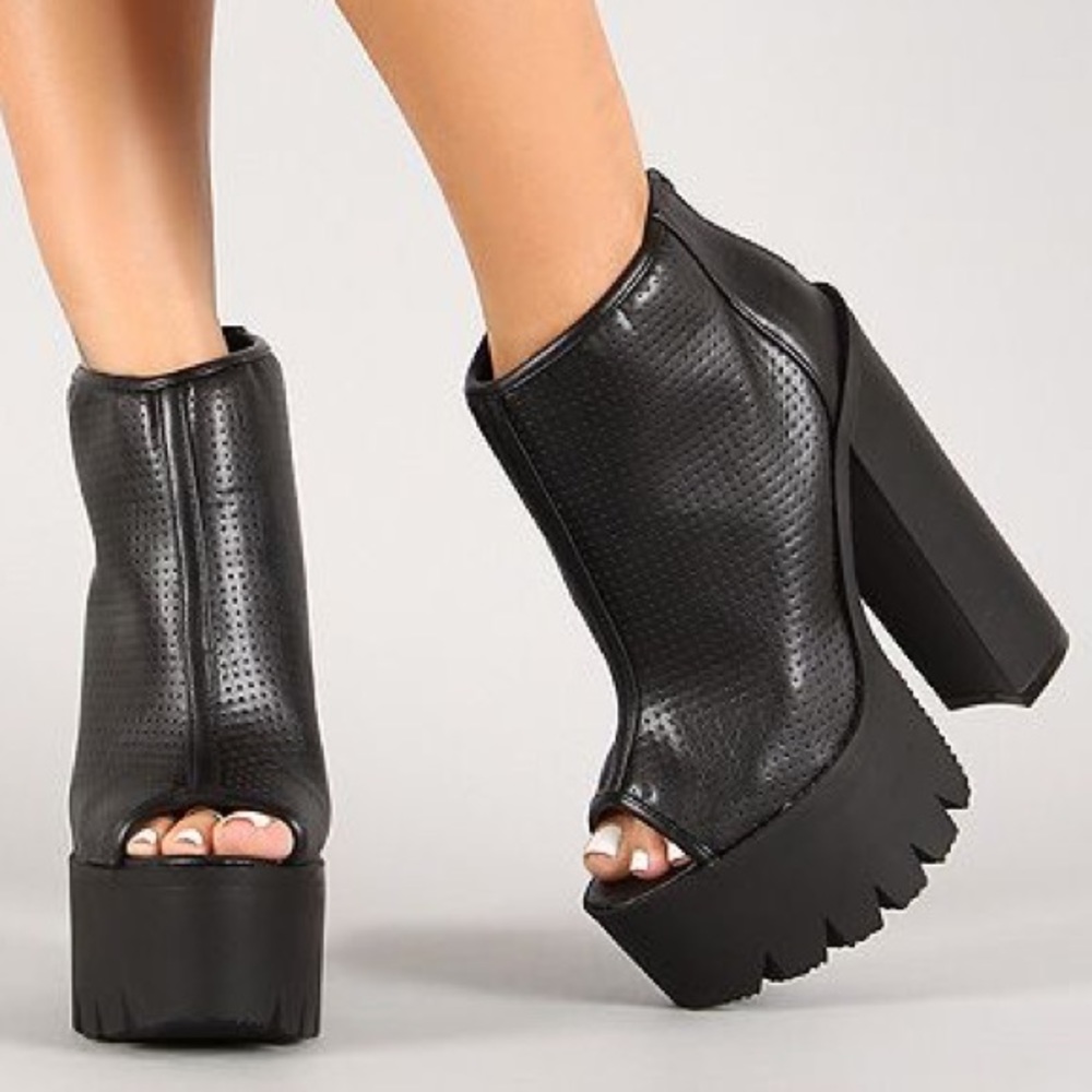 NIB Chunky Lug Sole Platform Perforated Booties 7